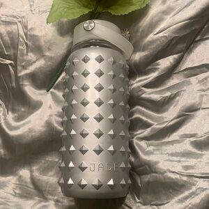 🌹 JADE • Beautiful 30 Oz Silver Glass Water Bottle With Gray Silicone Sleeve